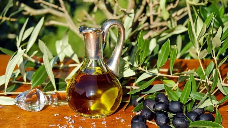 Zeytinyağı Kuru Saçlar İçin Etkili Bir Çözüm mü?